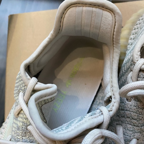 Yeezy (citron, 7.5size) authentic with box - Picture 4 of 8